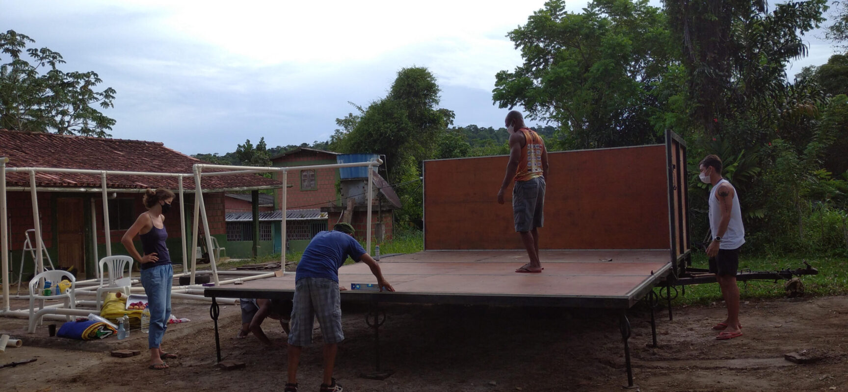 Teatro Popular de Ilhéus ensaia novo espetáculo na zona rural