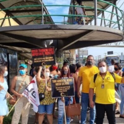 Trabalhadores terceirizados em escolas públicas de Salvador fazem protesto