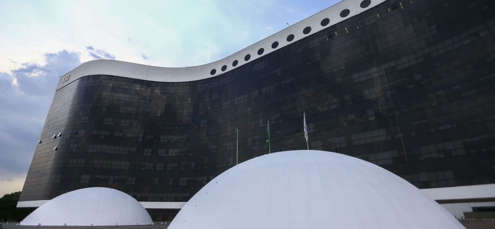 TSE aprova criação da União Brasil, fusão entre DEM e PSL