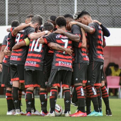 Vitória sem brilho bate o lanterna Vitória da Conquista e entra no G-4