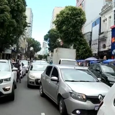 Agentes da Guarda Municipal de Salvador fazem carreata em protesto por plano de carreira