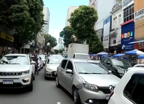 Agentes da Guarda Municipal de Salvador fazem carreata em protesto por plano de carreira