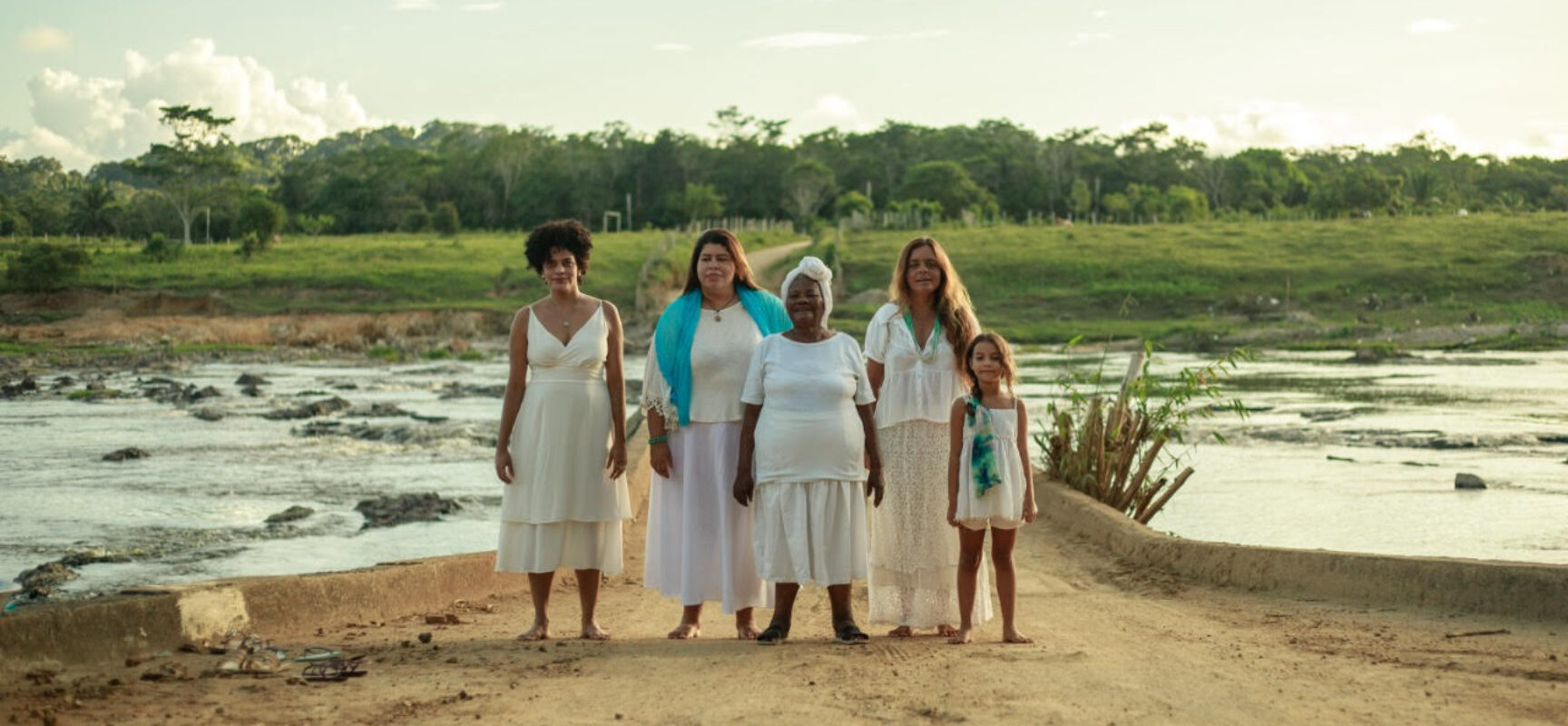 Banda Mulheres em Domínio Público homenageia lavadeiras em novos videoclipes