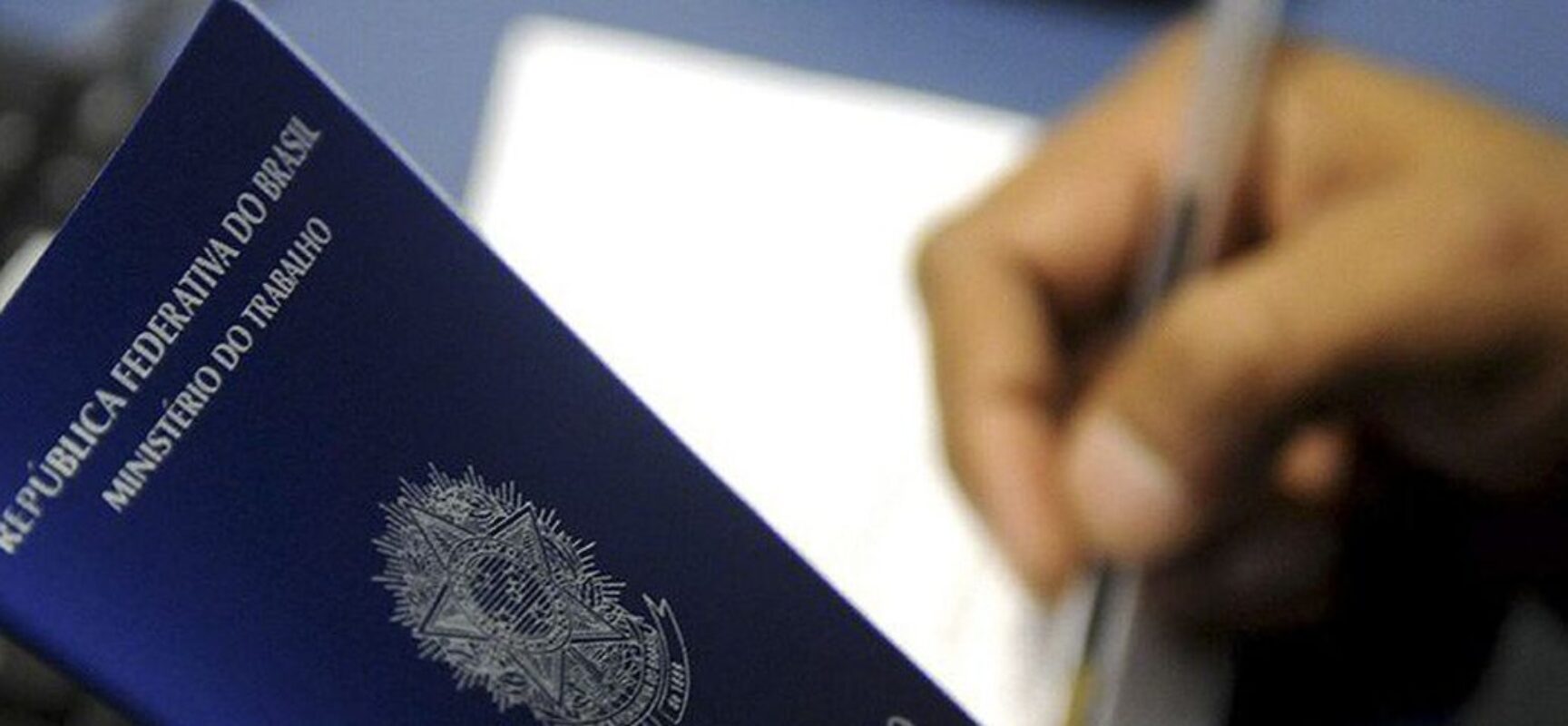 Caged: Brasil cria 328 mil empregos com carteira assinada em fevereiro