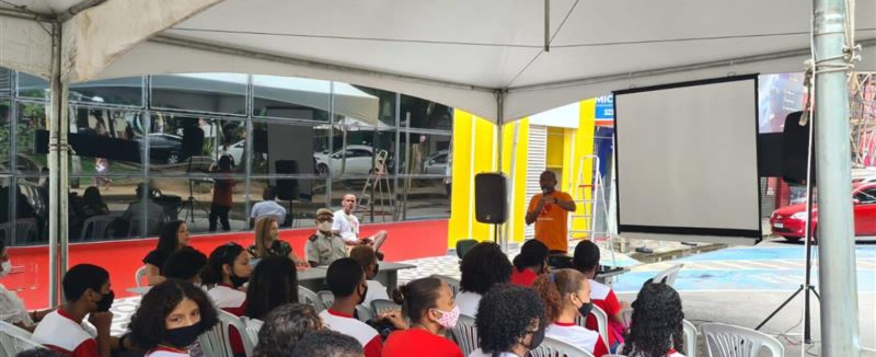 Dia Nacional dos Animais foi marcado por vacinação e palestras educativas em ação realizada pela Câmara de Ilhéus