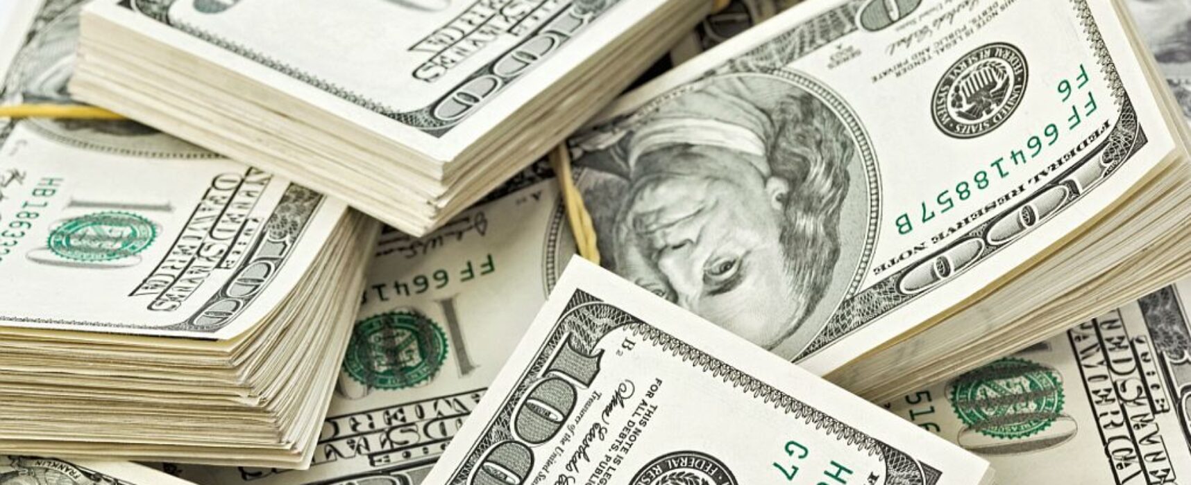 Dólar é negociado abaixo dos R$ 5 nesta quarta-feira (9)