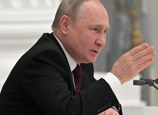 Em reação a embargo de Biden, Putin vai limitar comércio de matérias-primas