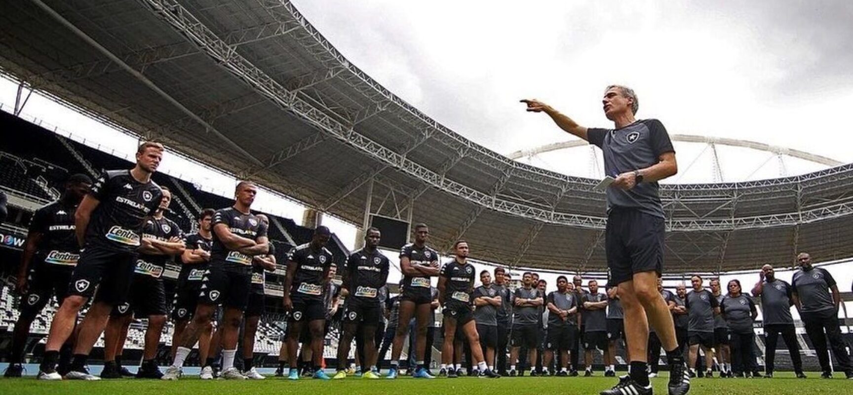 Luís Castro é apresentado oficialmente como novo técnico do Botafogo