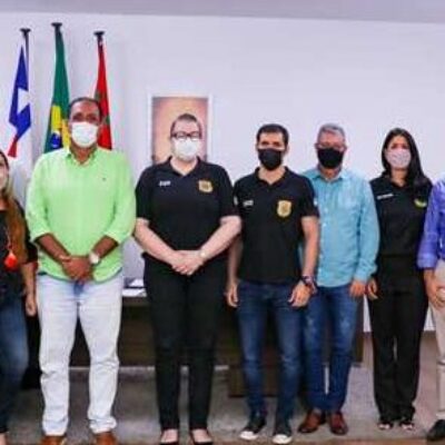 Mário Alexandre assina termo que autoriza uso de espaços para instituições de Segurança Pública