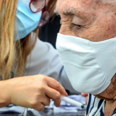 Ministério da Saúde deve recomendar 4ª dose para idosos ainda nesta semana