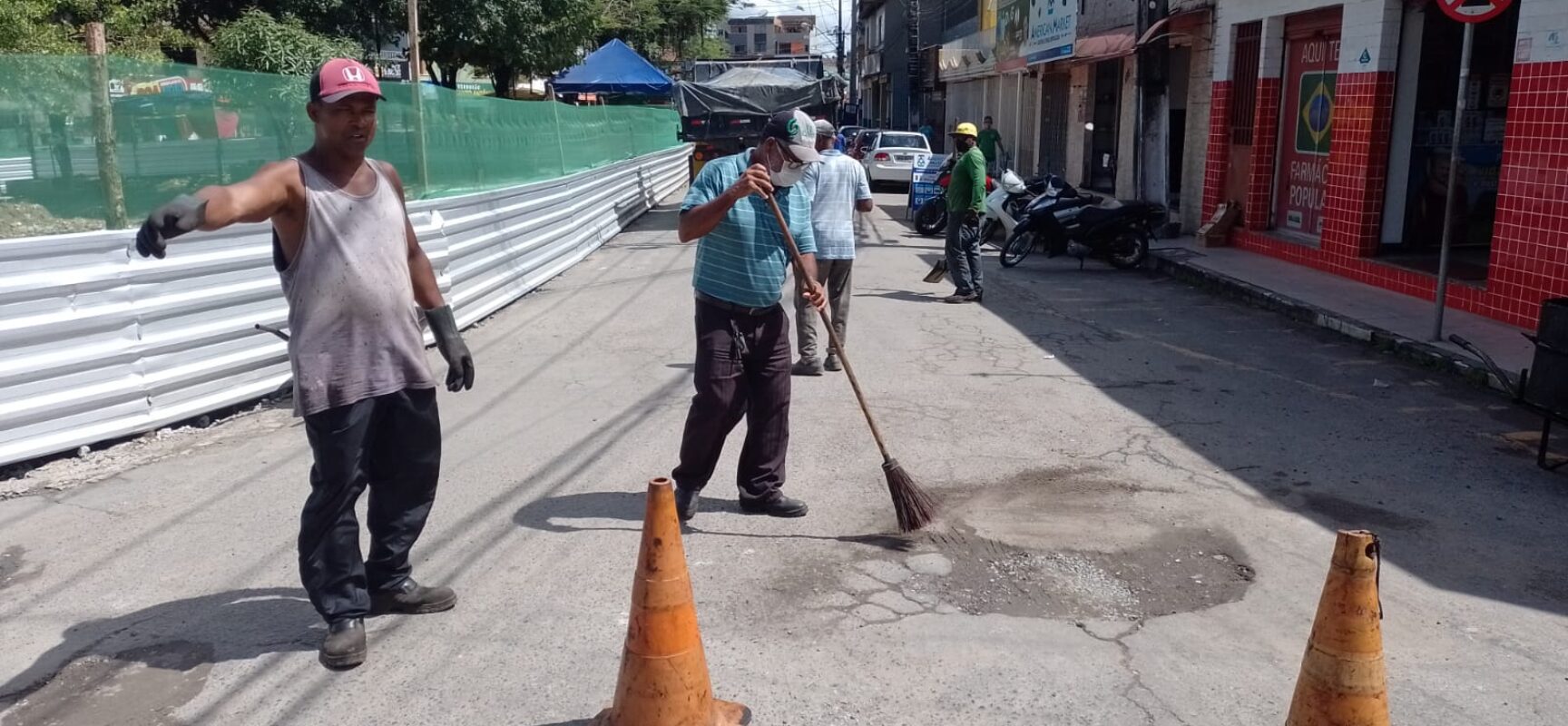 Operação Tapa-Buracos chega à Avenida José Monstans no Bairro Santo Antônio