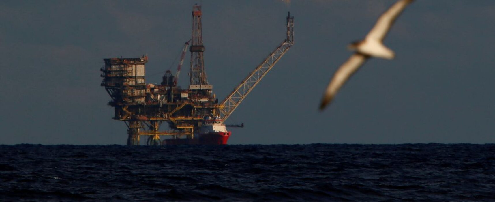 Preços do petróleo sobem e atingem níveis de 14 anos atrás