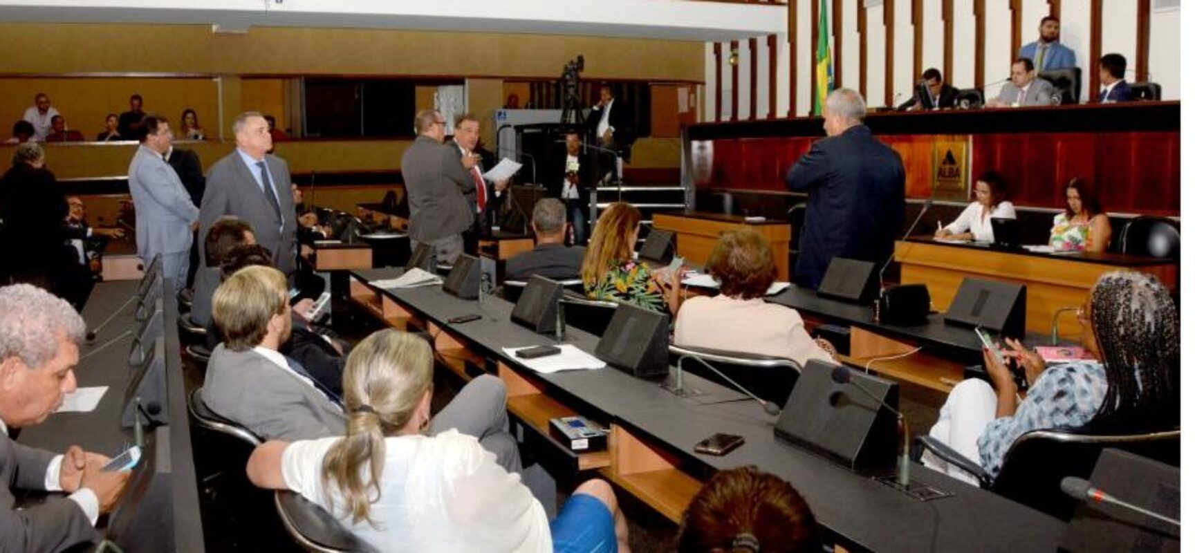 Projeto quer conter homenagens a políticos e familiares em equipamentos públicos