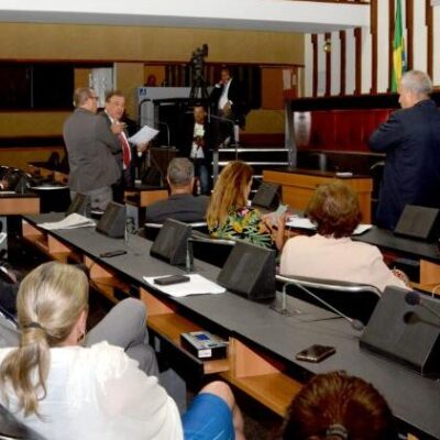 Projeto quer conter homenagens a políticos e familiares em equipamentos públicos