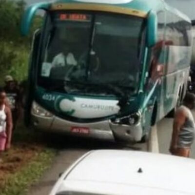 Quatro pessoas morrem em acidente entre ônibus e caminhão em Cruz das Almas