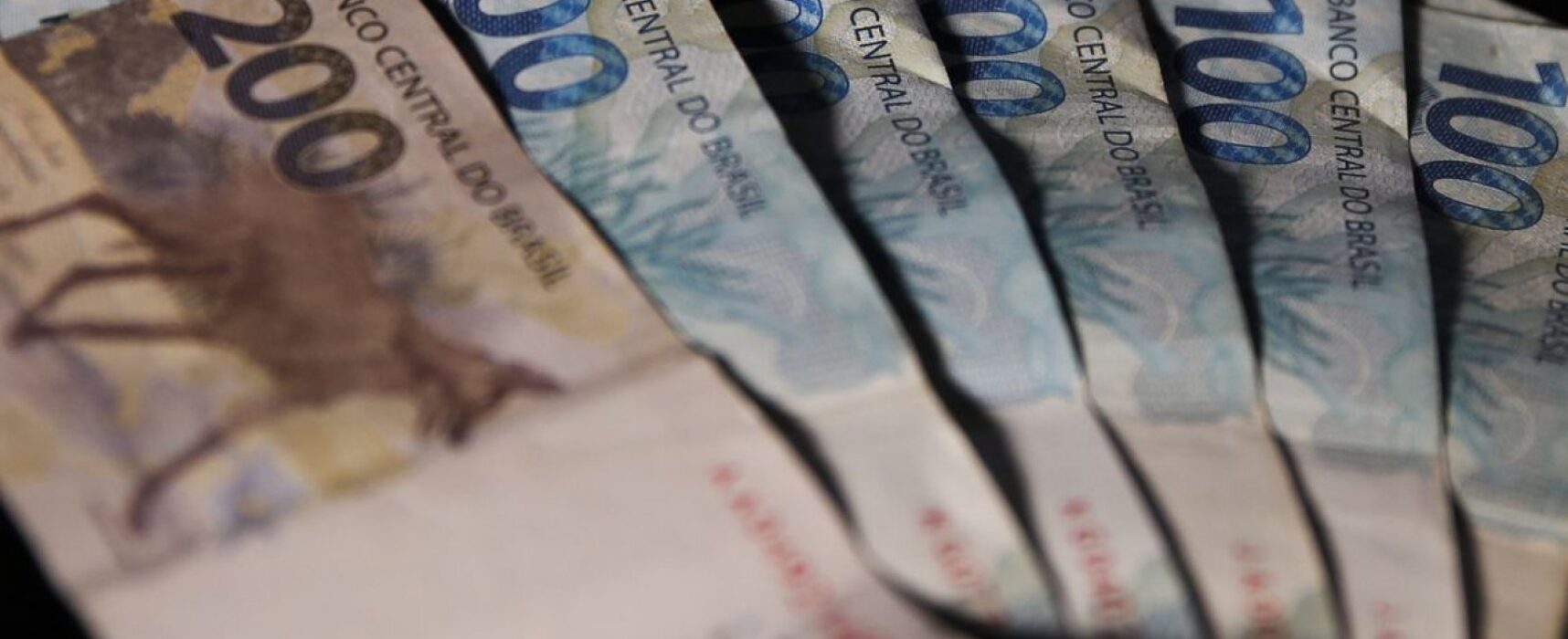 Revisão habilita 1,6 milhão para receber abono salarial