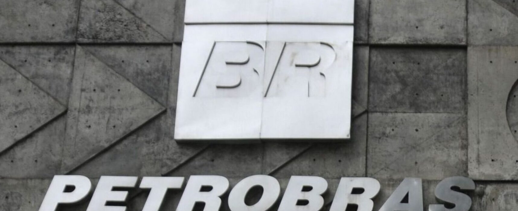Petrobras reduz em 11,6% preço do querosene de aviação