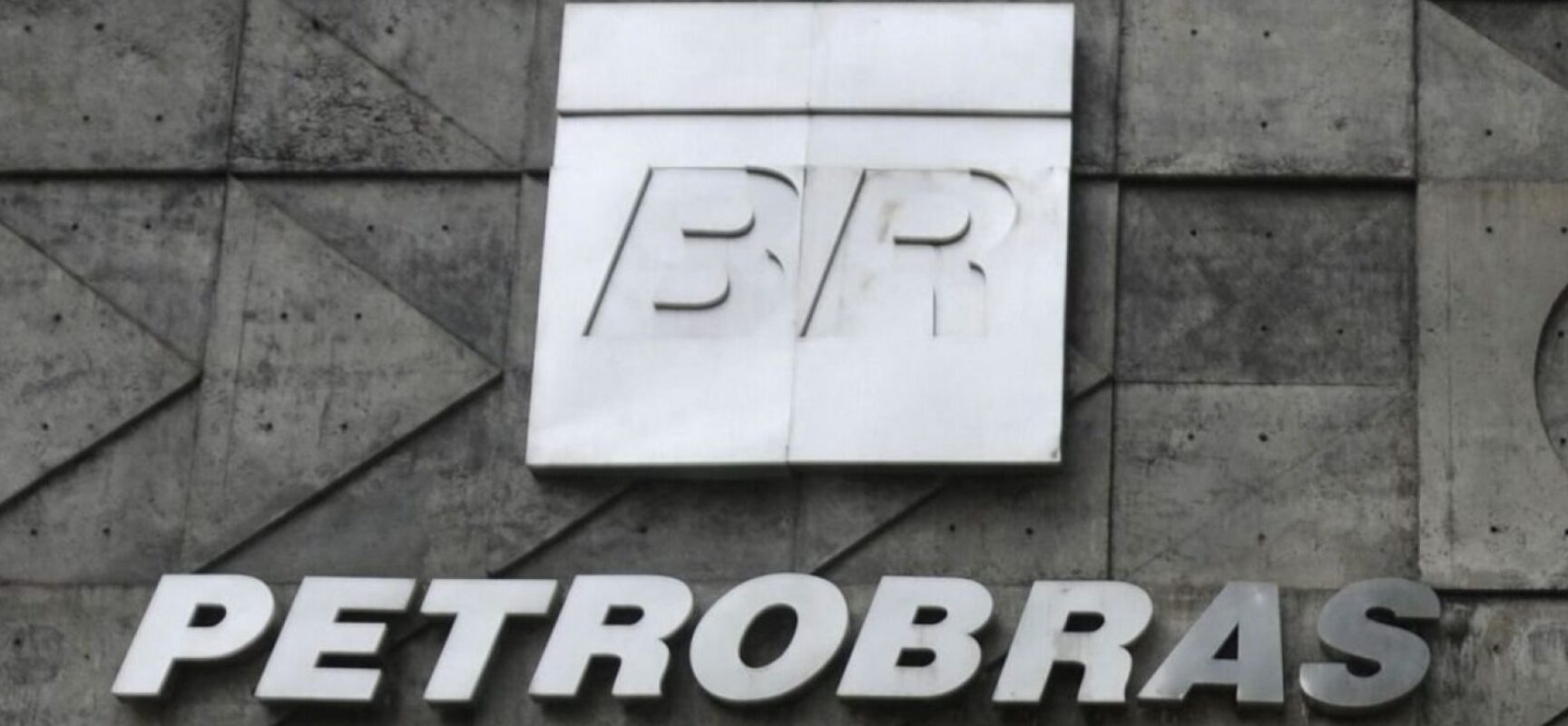 Petrobras reduz em 11,6% preço do querosene de aviação