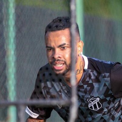 TRANSFERÊNCIA: Ceará apresenta o atacante Dentinho