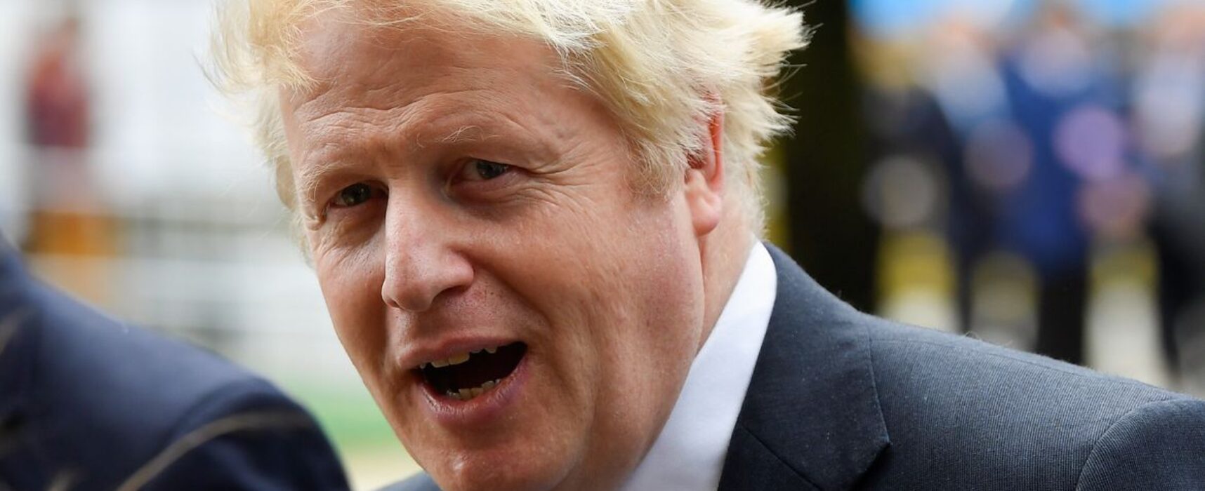 Boris Johnson: atrocidades em Bucha “mancharam” a reputação de Putin