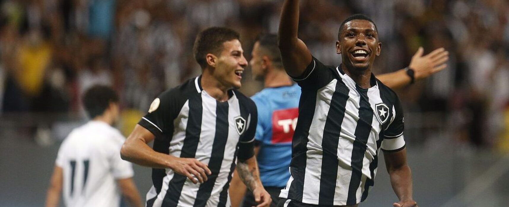 Copa do Brasil: Botafogo cresce no segundo tempo e vence o Vitória