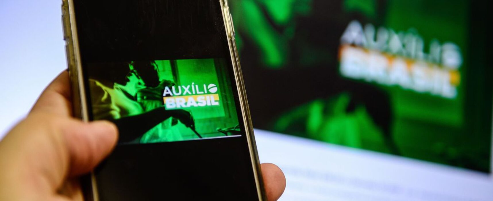 Caixa paga Auxílio Brasil a beneficiários com NIS final 8