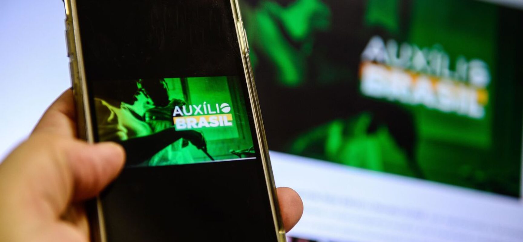 Caixa paga Auxílio Brasil a beneficiários com NIS final 8