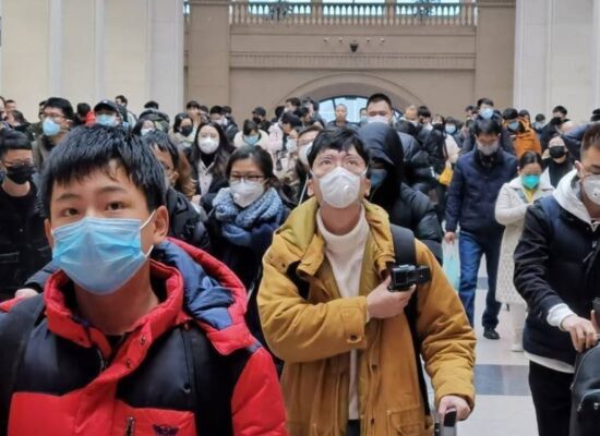 Casos de Covid aumentam em Xangai e mais cidades chinesas reforçam restrições
