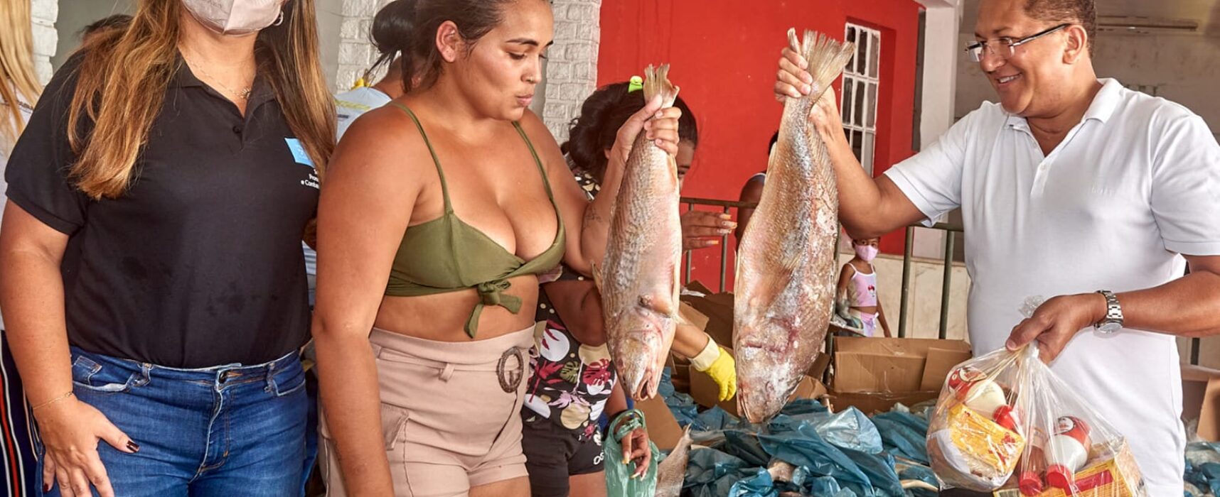 Comunidades carentes de Itabuna recebem 40 mil quilos de peixe para Ceia da Semana Santa