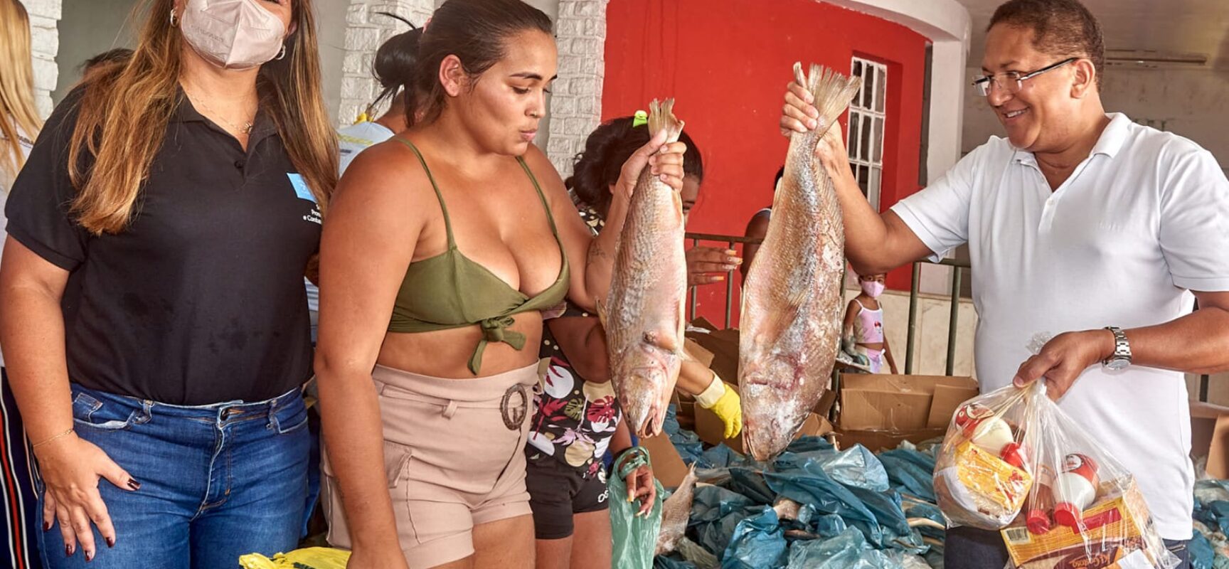 Comunidades carentes de Itabuna recebem 40 mil quilos de peixe para Ceia da Semana Santa