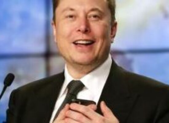 Elon Musk, homem mais rico do mundo, compra Twitter por US$ 44 bilhões