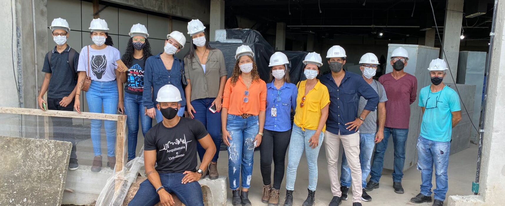 Estudantes de Arquitetura e Urbanismo visitam obras do aeroporto de Ilhéus