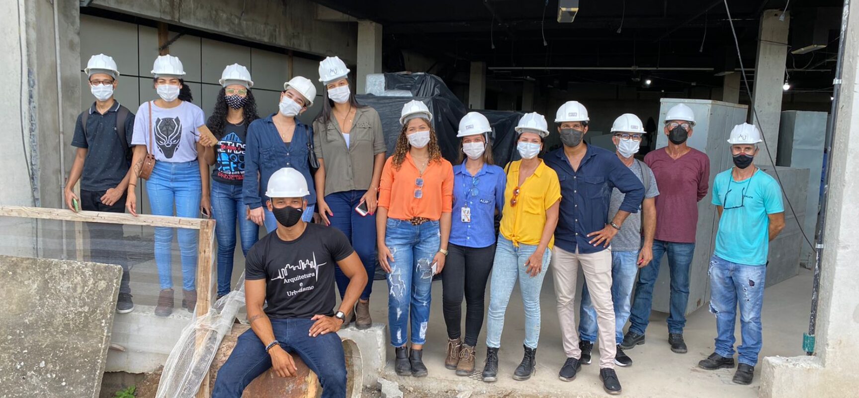Estudantes de Arquitetura e Urbanismo visitam obras do aeroporto de Ilhéus