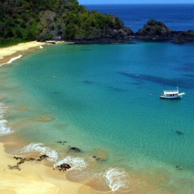 Fernando de Noronha deixa de exigir testes de covid-19 para turistas