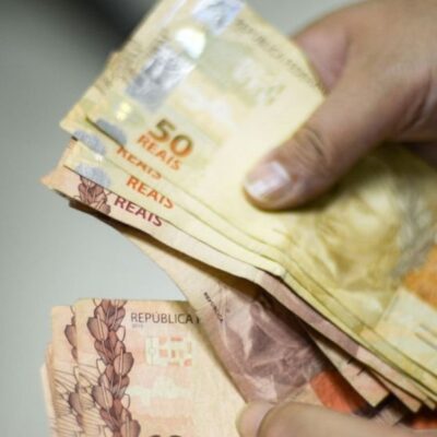 Governo propõe salário mínimo de R$ 1.294 para 2023