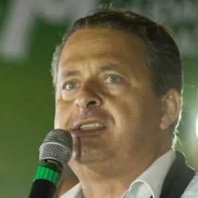 Imagem de Eduardo Campos é disputada por PSB e oposição em PE