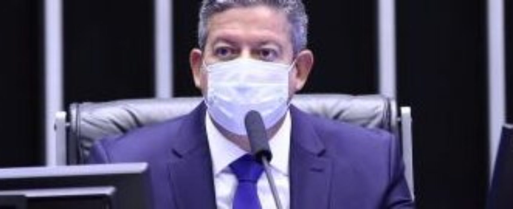 Lira quer incluir Refis de grandes empresas e dívidas com eSocial em MP do Fies