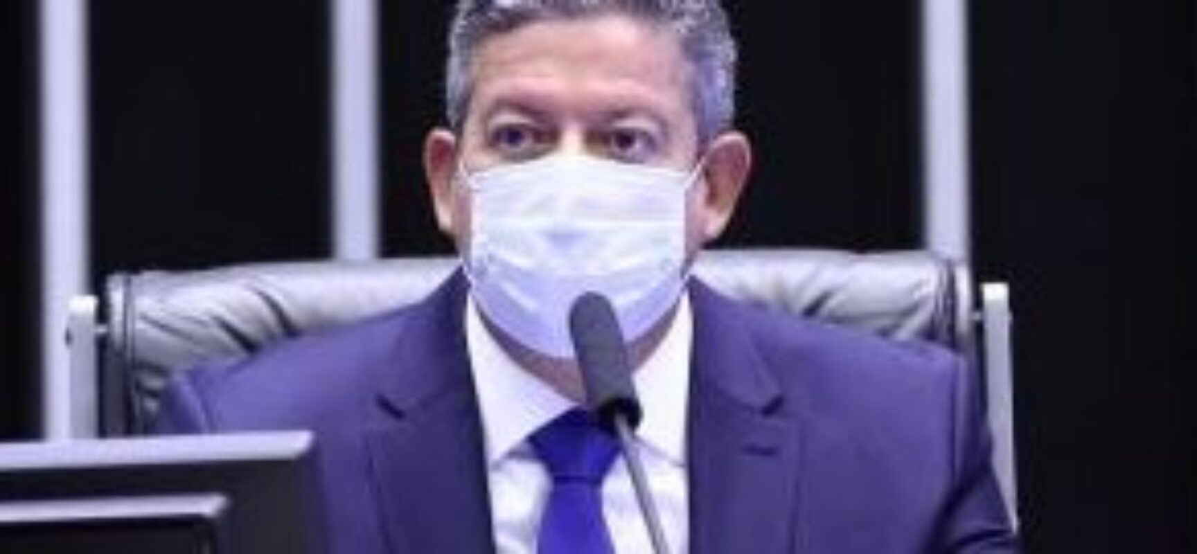 Lira quer incluir Refis de grandes empresas e dívidas com eSocial em MP do Fies