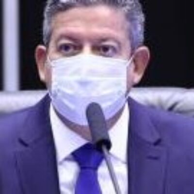 Lira quer incluir Refis de grandes empresas e dívidas com eSocial em MP do Fies