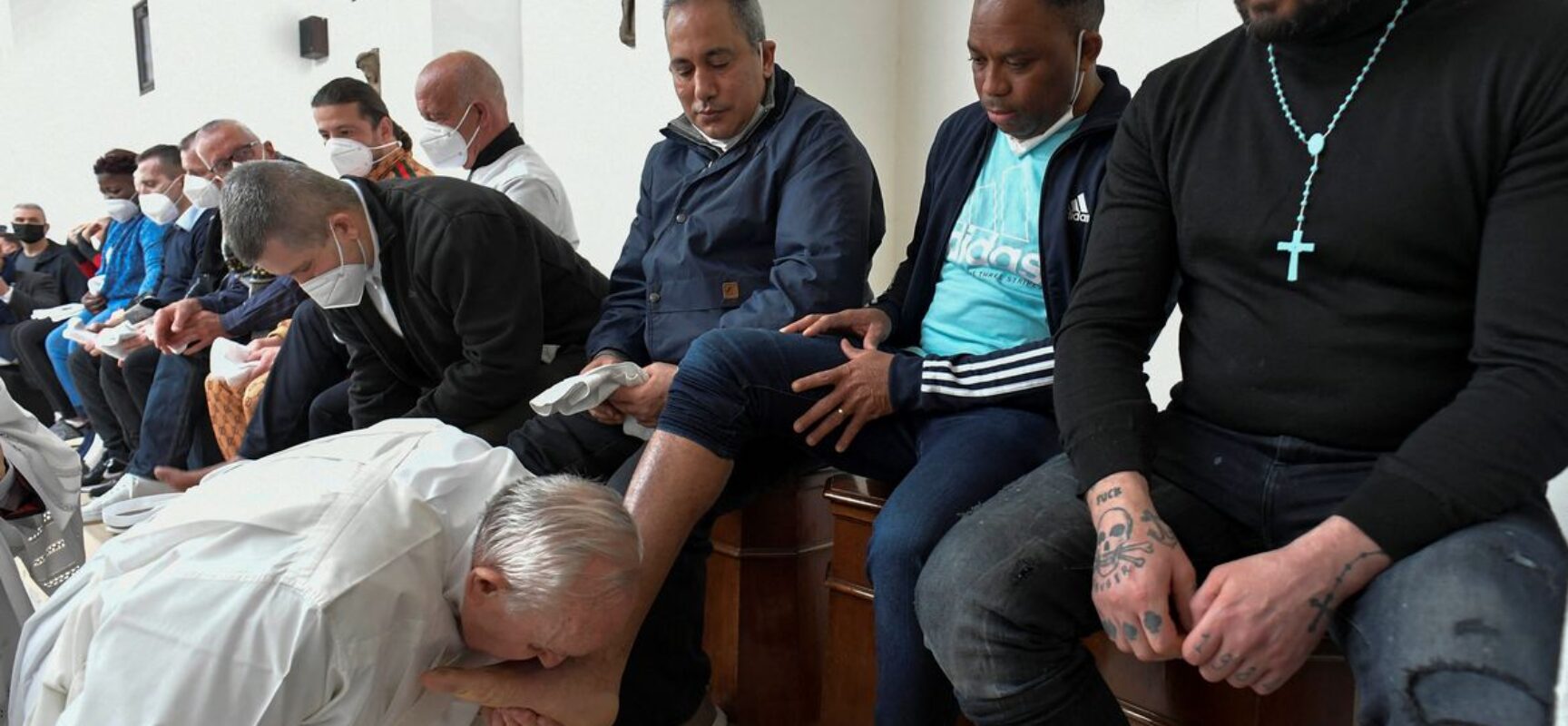 Papa visita prisão italiana para tradicional missa de lava-pés