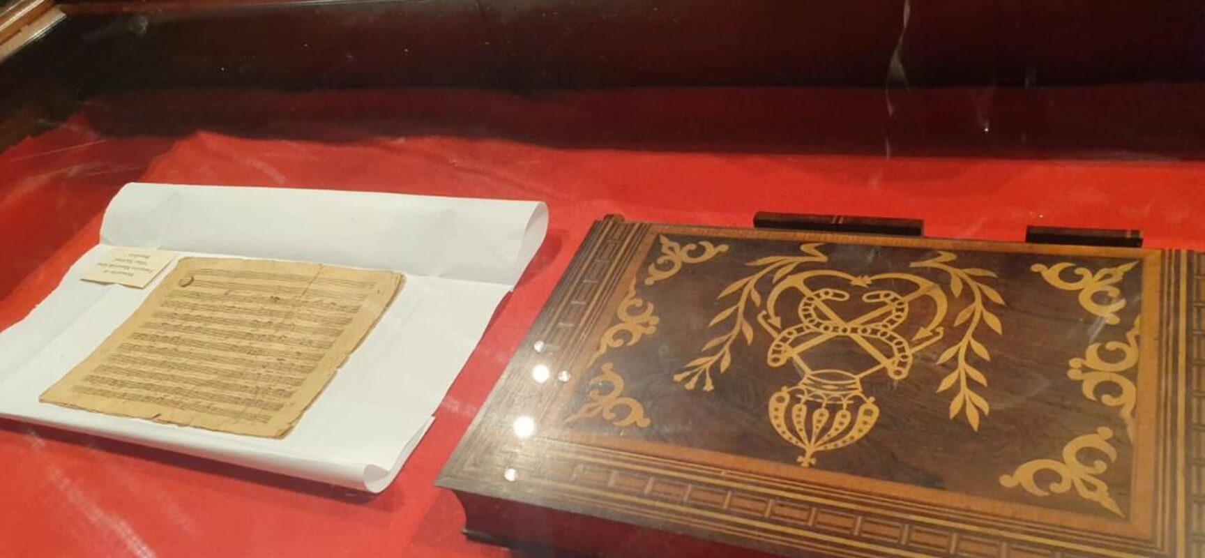 Partituras originais de hinos brasileiros deixam Rio pela primeira vez