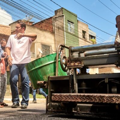 Prefeito Augusto Castro vistoria obras de requalificação em três bairros de Itabuna