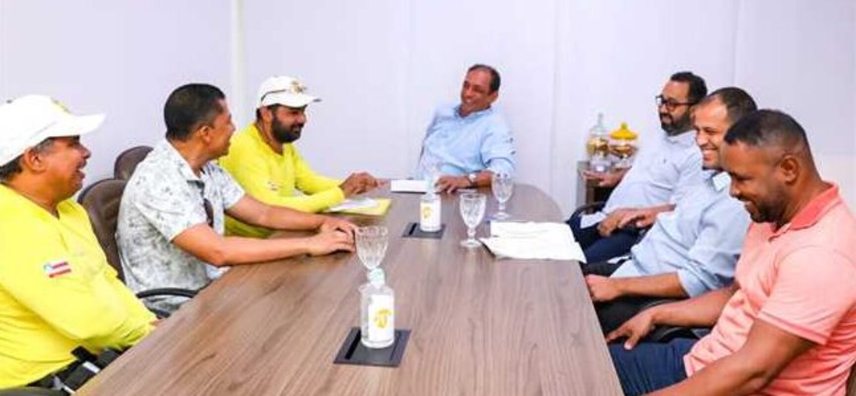 Prefeito Mário Alexandre e sindicatos assinam acordo coletivo para reajuste salarial dos servidores