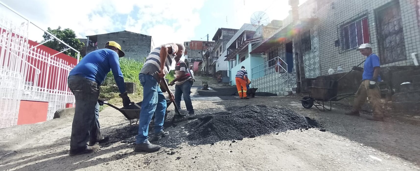 Prefeitura avança na recuperação da malha viária de Itabuna Operação Tapa-Buracos