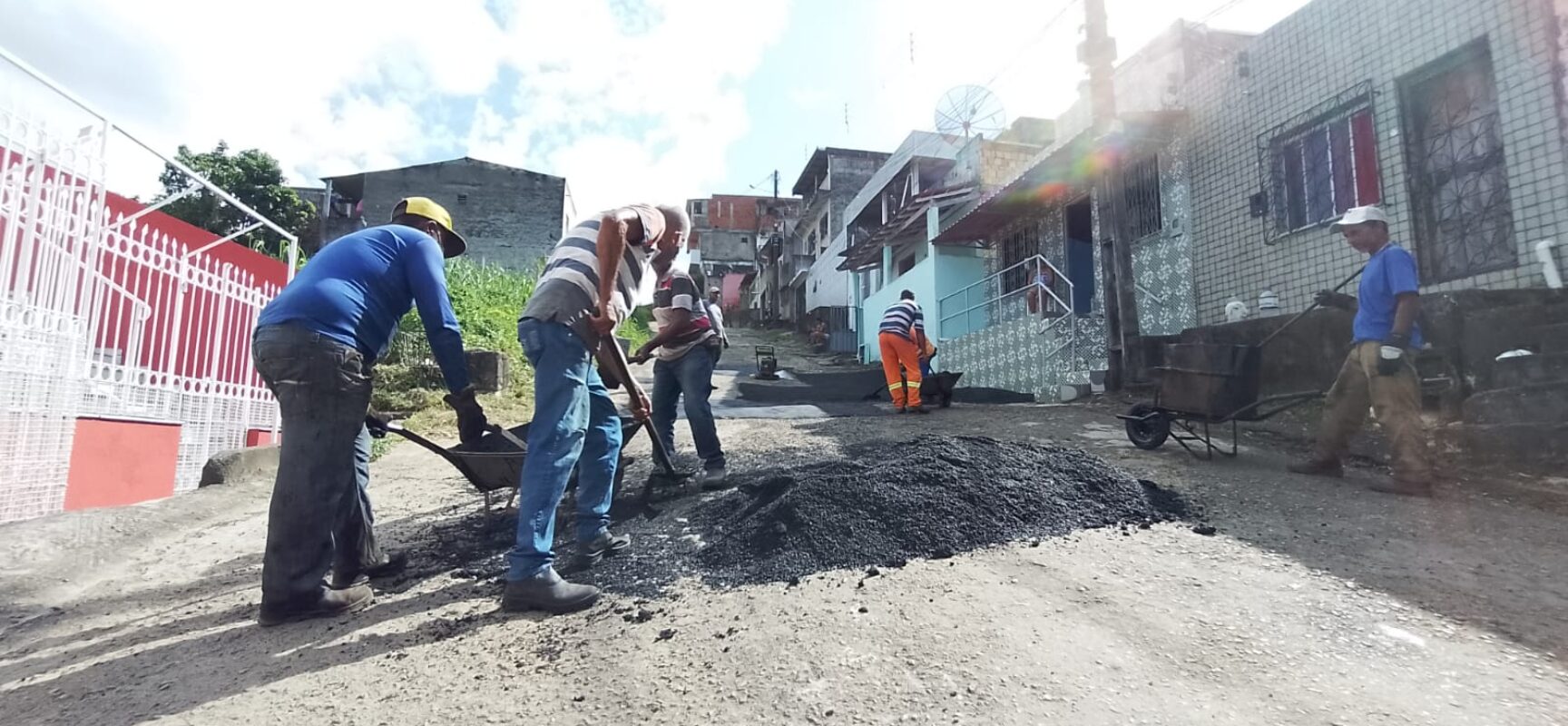 Prefeitura avança na recuperação da malha viária de Itabuna Operação Tapa-Buracos