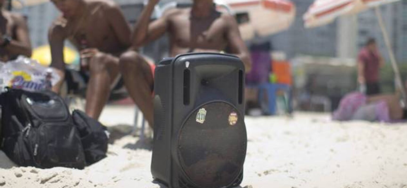 Prefeitura do Rio proíbe uso de caixas de som nas praias