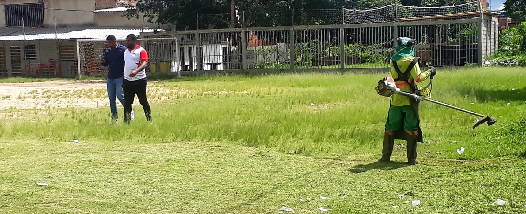 Prefeitura inicia a preparação dos campos de várzea para o Campeonato Interbairros 2022