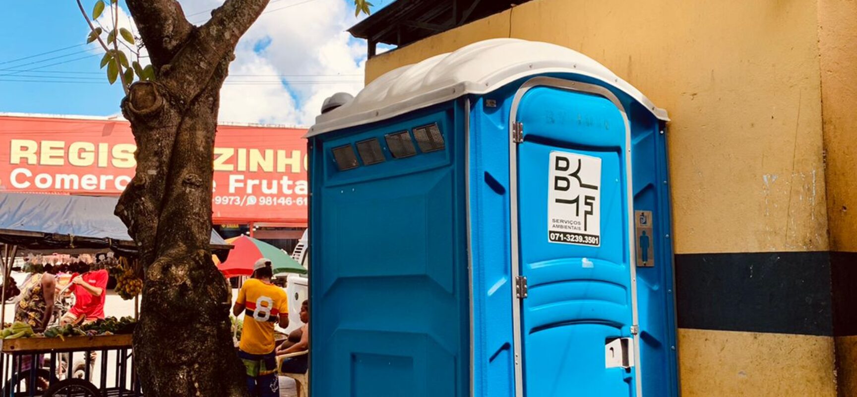 Prefeitura instala cerca de 40 banheiros químicos nas feiras livres e o Centro Comercial de Itabuna