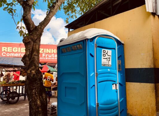 Prefeitura instala cerca de 40 banheiros químicos nas feiras livres e o Centro Comercial de Itabuna