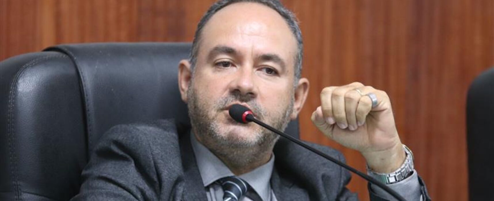 Tandick questiona má prestação de serviço da Embasa em Ilhéus